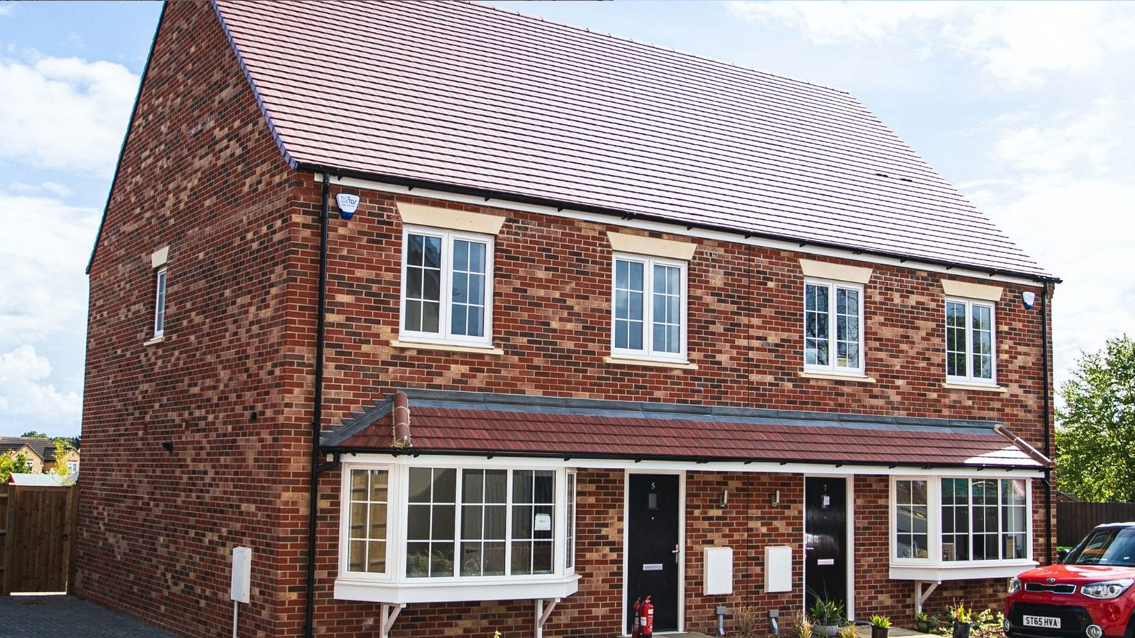 With Constant Roofing, you can expect a seamless, stress-free building experience, with transparent communication and expert oversight at every stage. Contact us today to discuss your project or request a consultation.